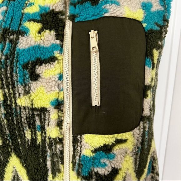 Anthropologie Pilcro Camo Sherpa Vest in Green Motif Small MSRP $198 - Picture 5 of 10